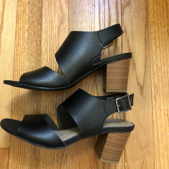 Kim Rogers Memory Foam Heels - Picture 2 of 3